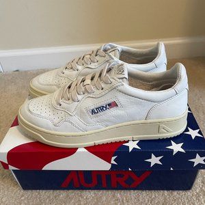 Autry Medalist Low Sneakers in White Leather
